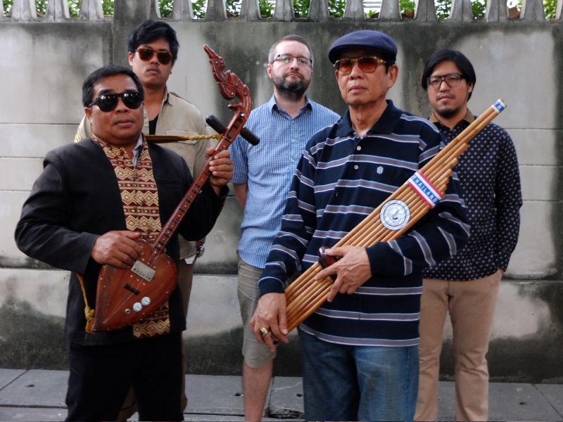 The Paradise Bangkok Molam International Band (THAI)
