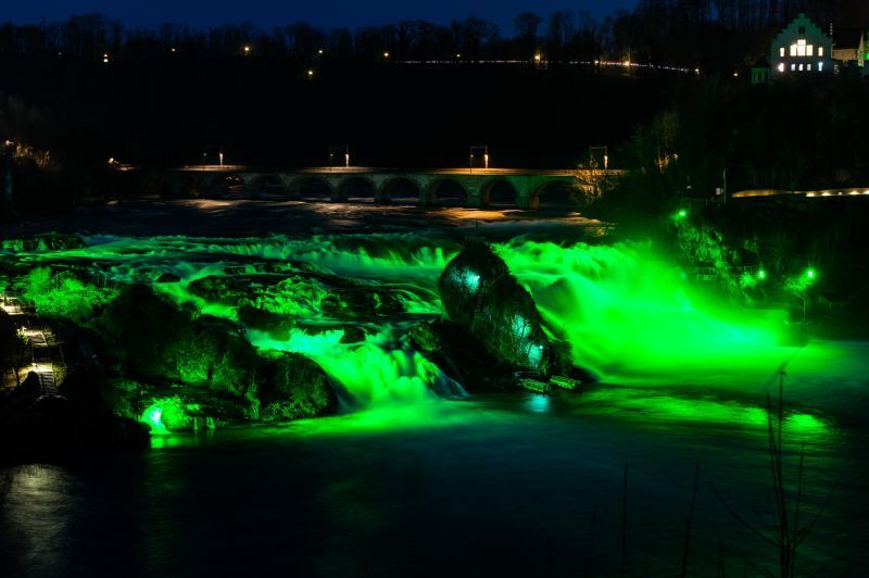 St. Patrick’s Day – Der Rheinfall erstrahlt in grün