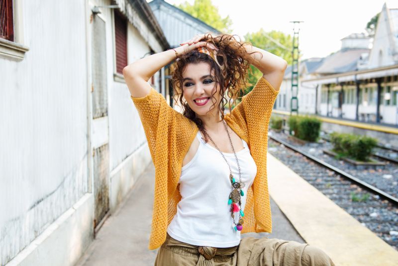 Lily Dahab — «Bajo un Mismo Cielo»