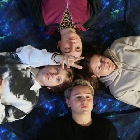 Jugendclub Momoll Theater – «An der Decke leuchten die Sterne» 