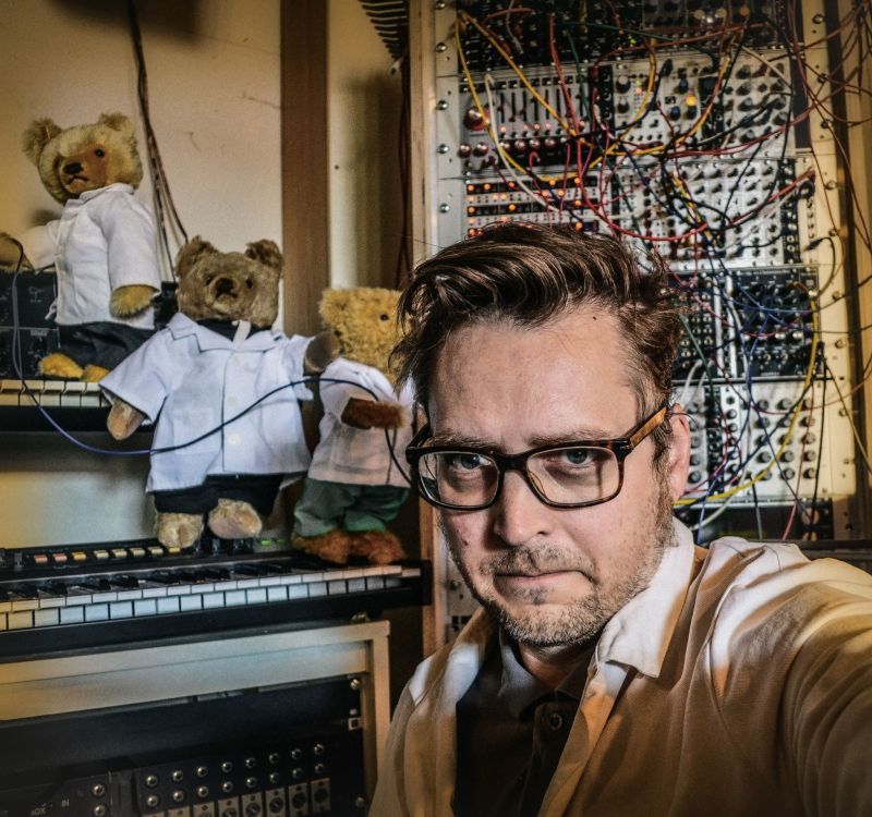 Menschen & Maschinen No. III – Neutral Zone LTD.