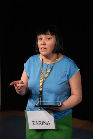 Zarina Tadjibaeva – «Zarina zeigt den Vogel»