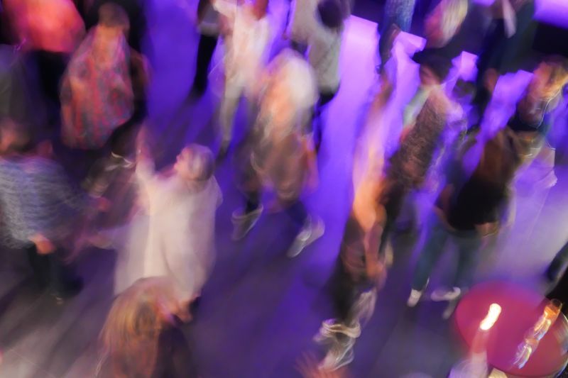 Frau geht tanzen – für Fauen im besten Alter (18-89)