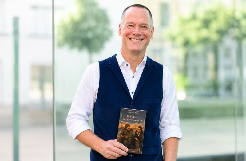 Buchtaufe des Romans «Das Beret des Comandante»