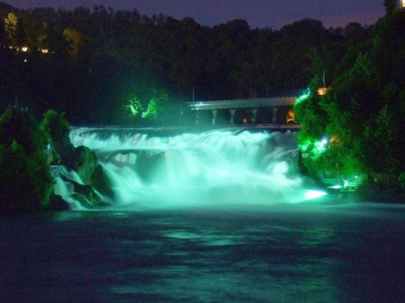 St. Patrick’s Day – Der Rheinfall erstrahlt in grün