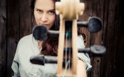 Fatima Dunn mit Birds and Bones