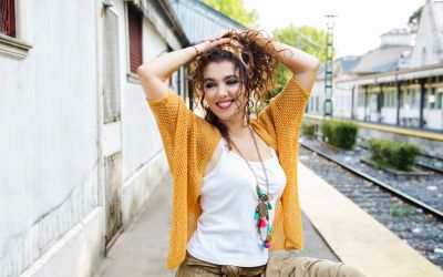 Lily Dahab — «Bajo un Mismo Cielo»