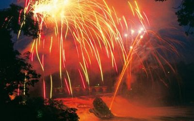 «Fire on the rocks» - Feuerwerk am Rheinfall