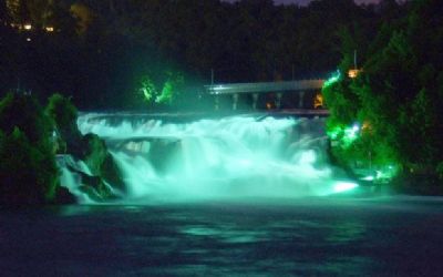 St. Patrick’s Day: Der Rheinfall erstrahlt in grün